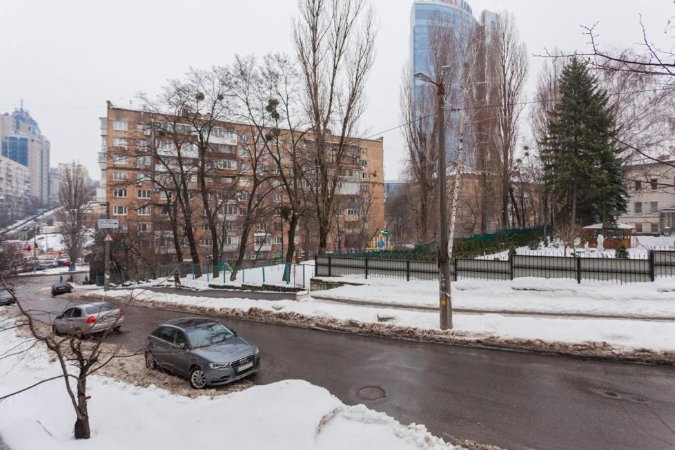 Апартаменты Дворец Спорта Kyiv Exterior photo